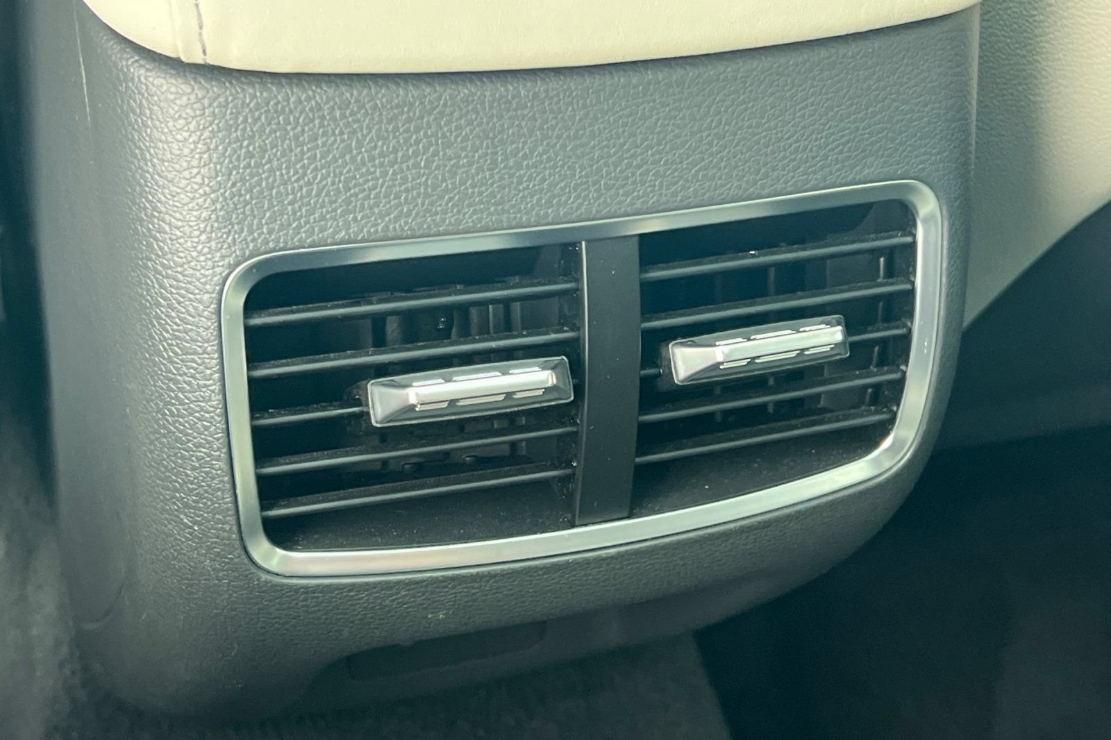 Used 2025 Hyundai Sonata Limited FWD image 40