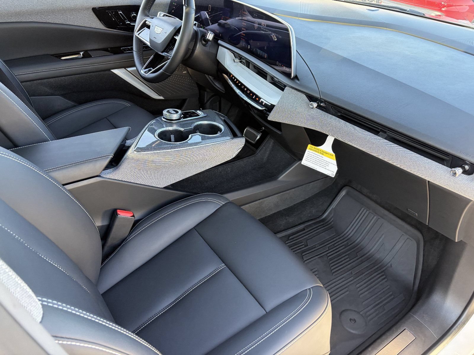 Certified 2025 Cadillac Optiq Sport 1 w/ LPO, ONYX Package AWD/4WD image 13