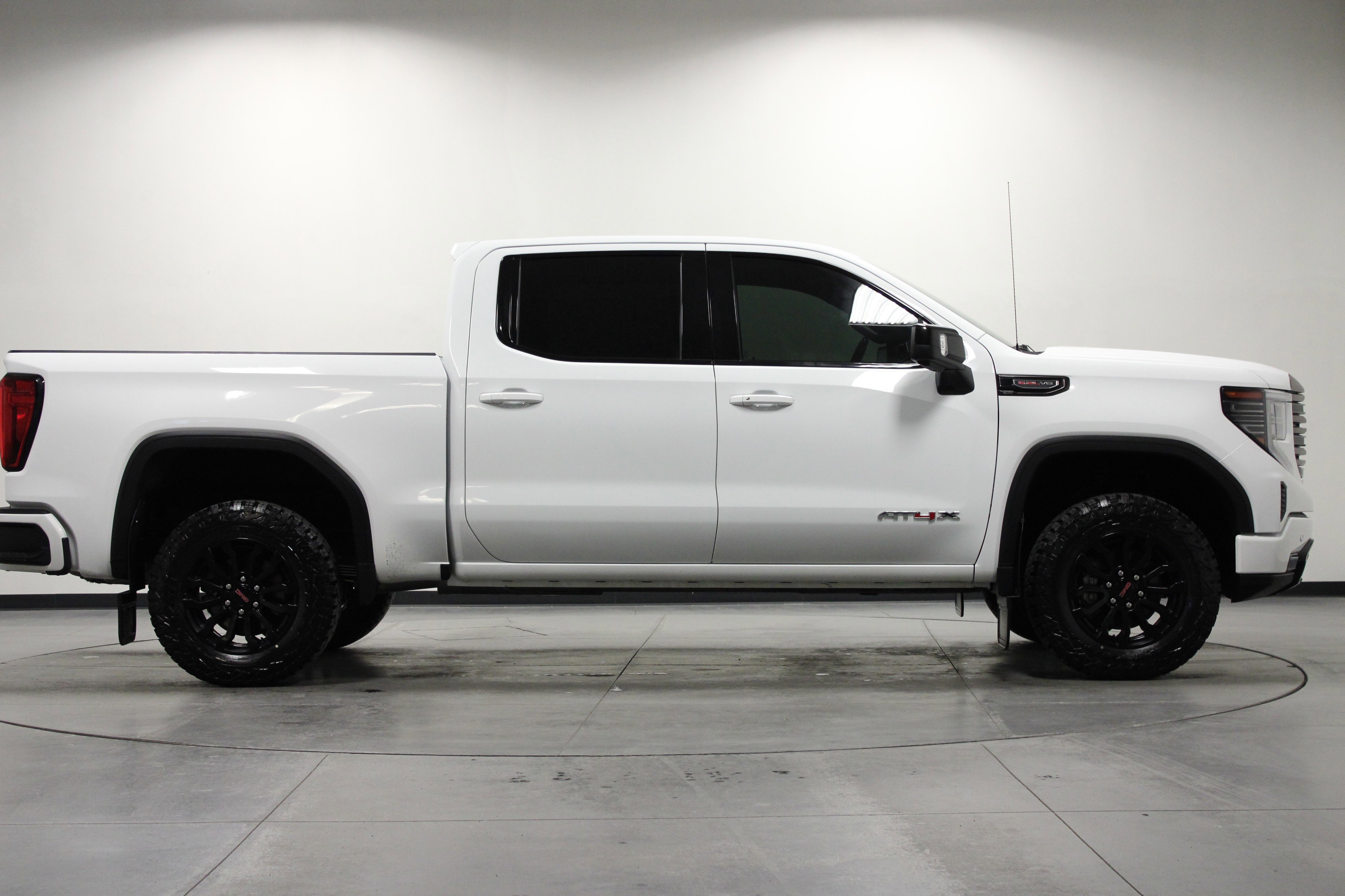 Used 2022 GMC Sierra 1500 AT4X image 3