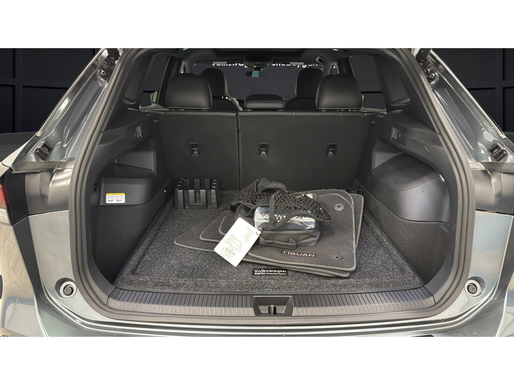 Used 2025 Volkswagen Tiguan SE R-Line AWD/4WD image 25
