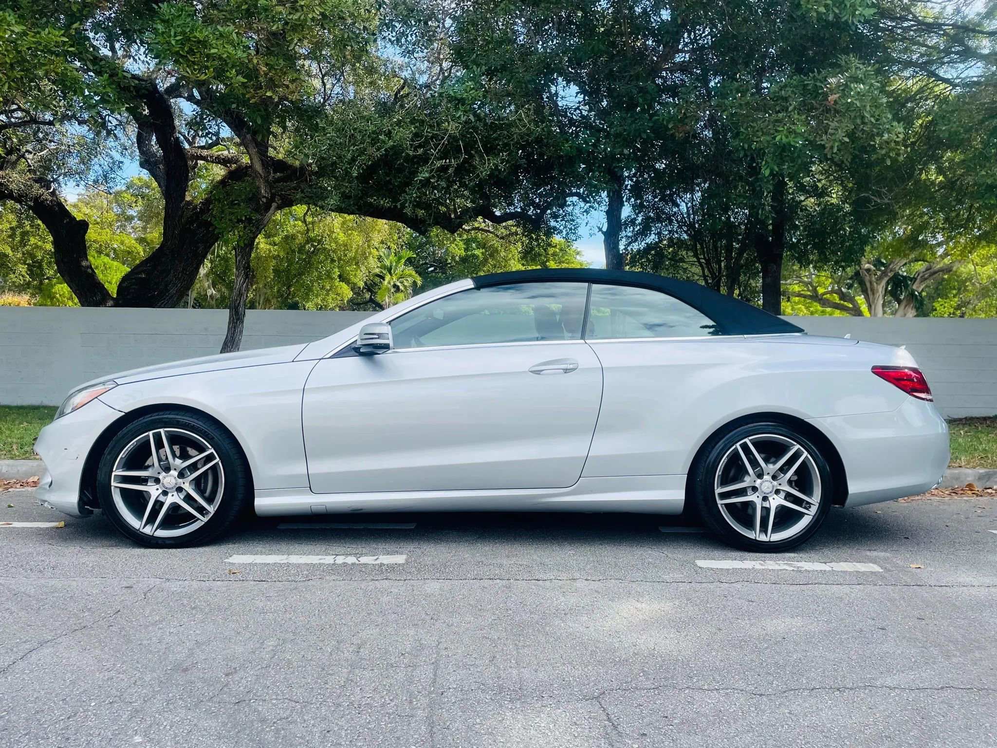 Used 2017 Mercedes-Benz E 400 Cabriolet image 2