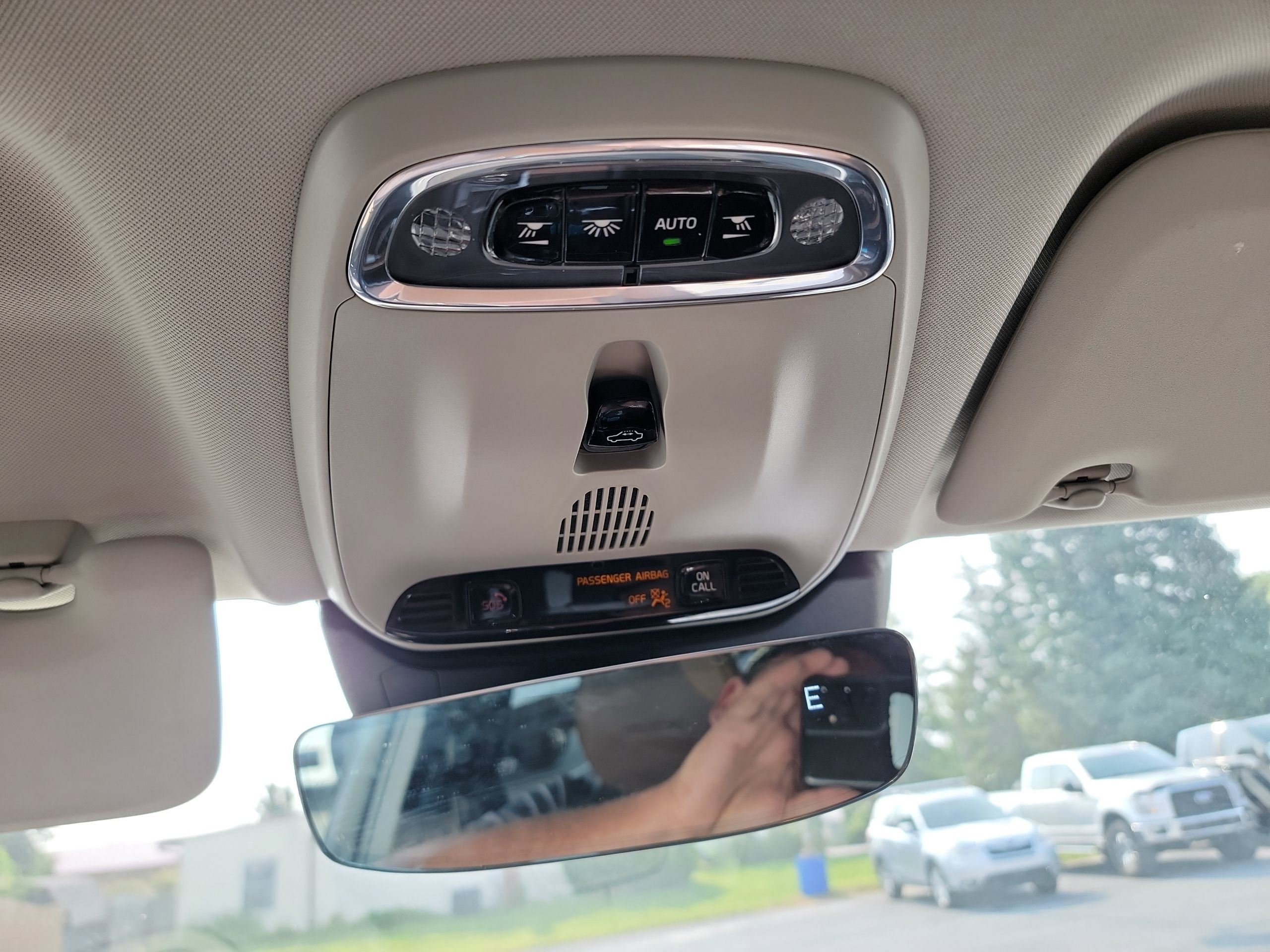 Used 2019 Volvo XC60 T8 Inscription w/ Advanced Package image 19