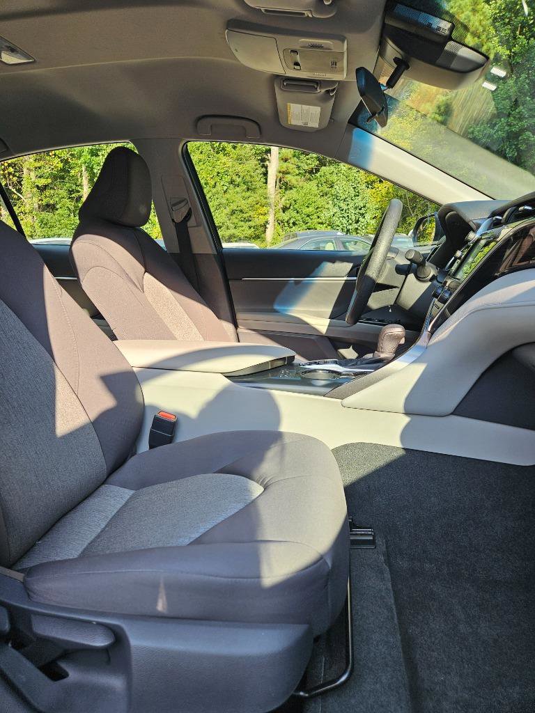 Used 2018 Toyota Camry LE image 42