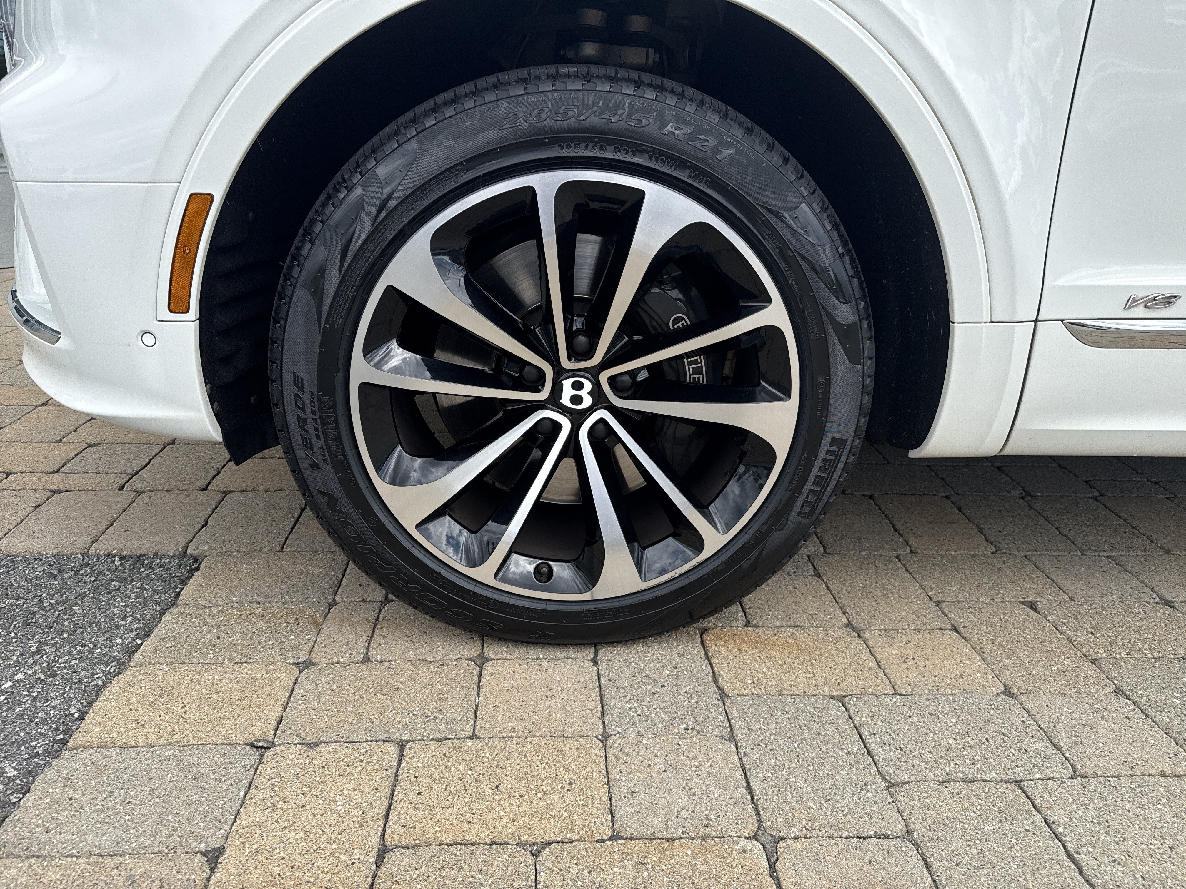 Used 2022 Bentley Bentayga AWD/4WD image 6