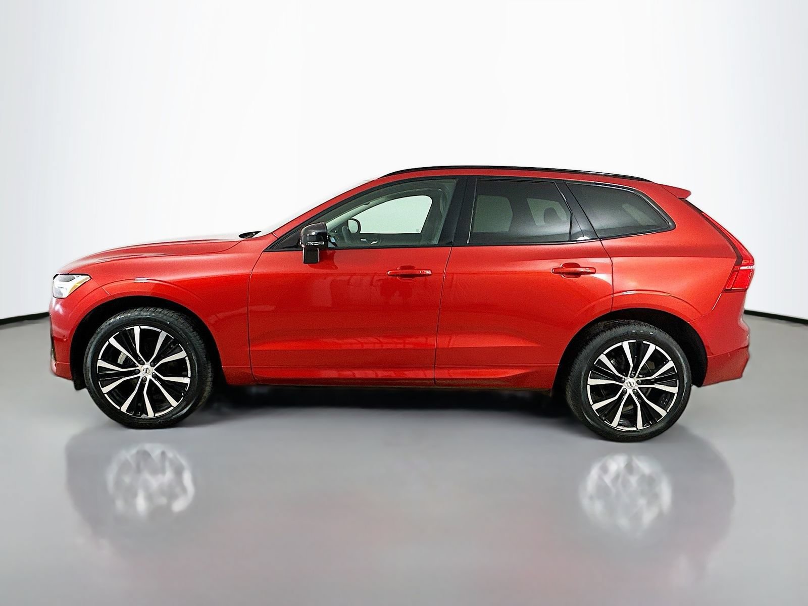 Used 2023 Volvo XC60 B5 Plus w/ Climate Package AWD/4WD image 8