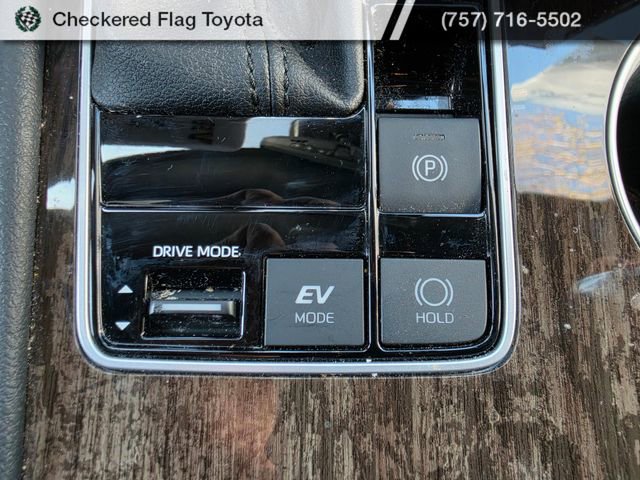 Used 2025 Toyota Sienna Platinum image 20