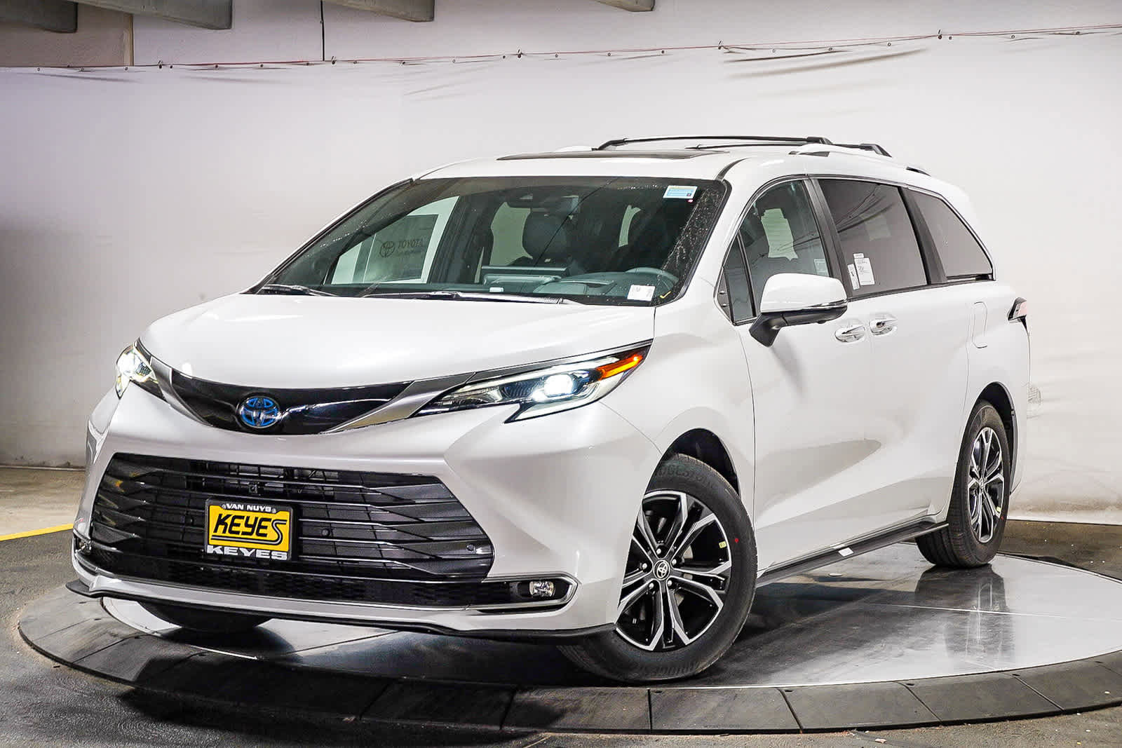 New 2025 Toyota Sienna Platinum