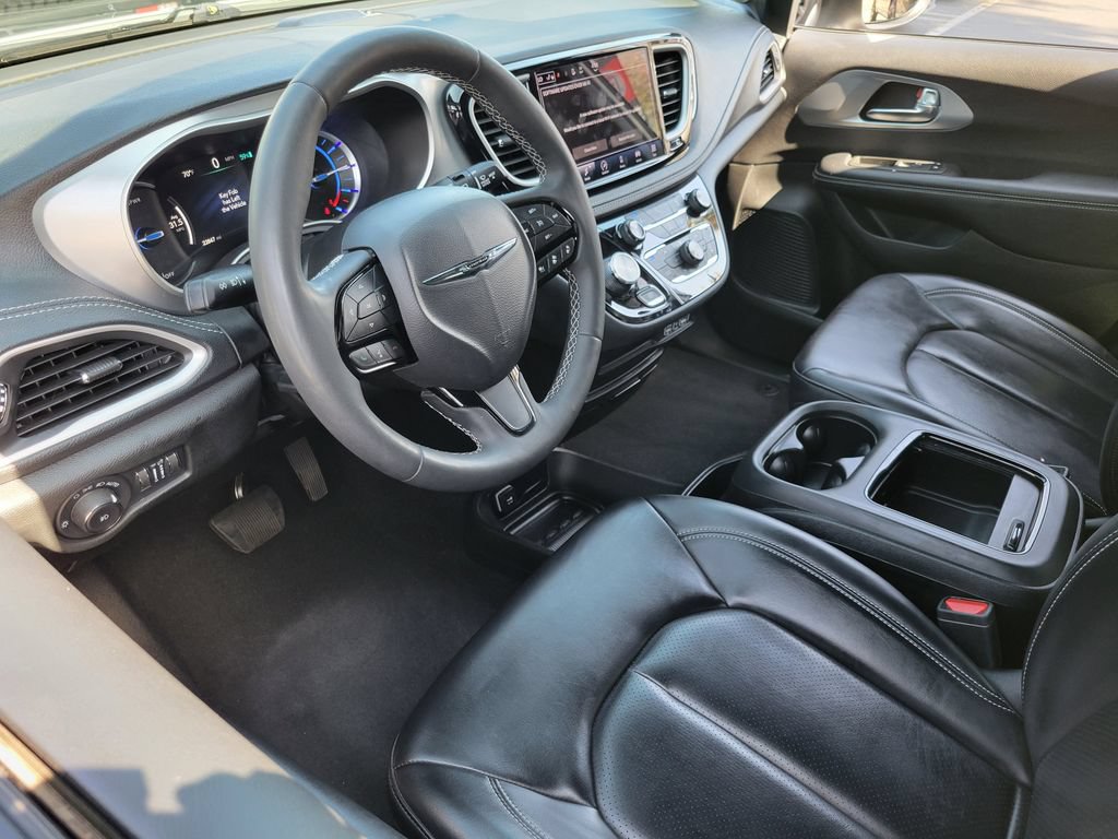 Used 2023 Chrysler Pacifica Touring-L w/ S Appearance Package FWD image 3