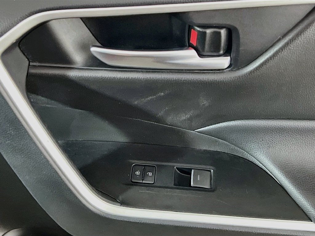 Used 2025 Toyota RAV4 XLE FWD image 29