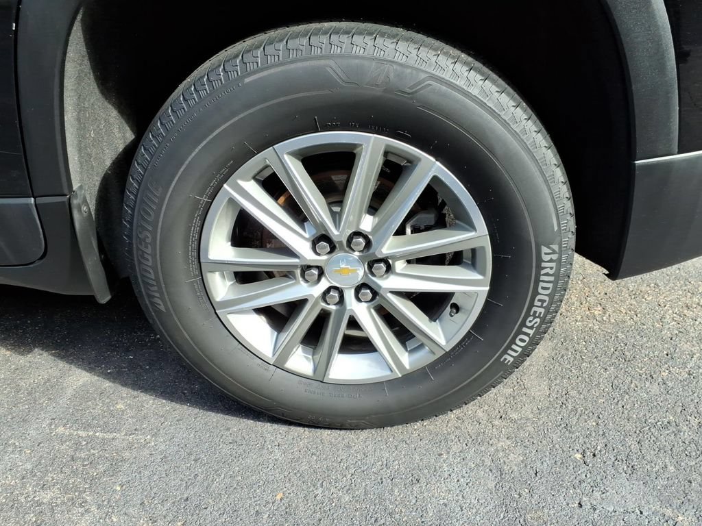 Used 2023 Chevrolet Traverse LT AWD/4WD image 9