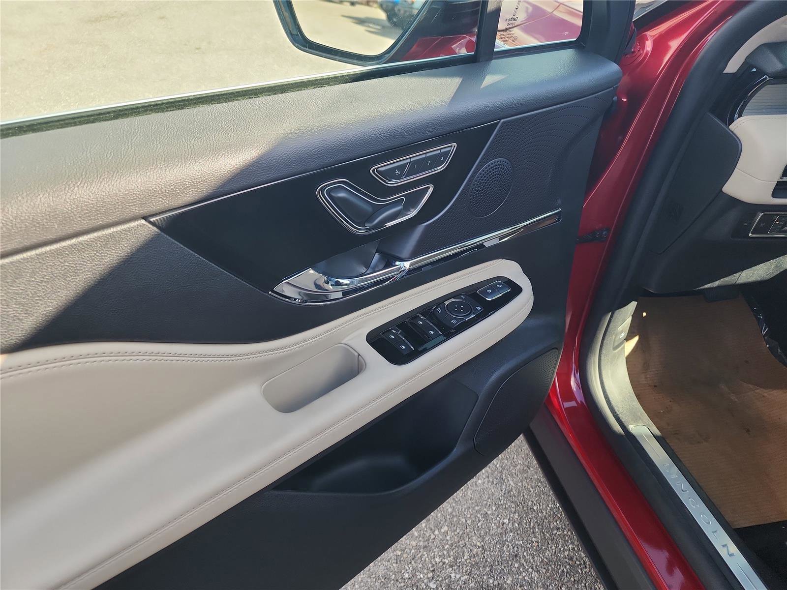 New 2026 Lincoln Corsair Premiere image 12