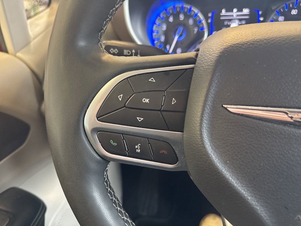 Used 2023 Chrysler Voyager LX image 15