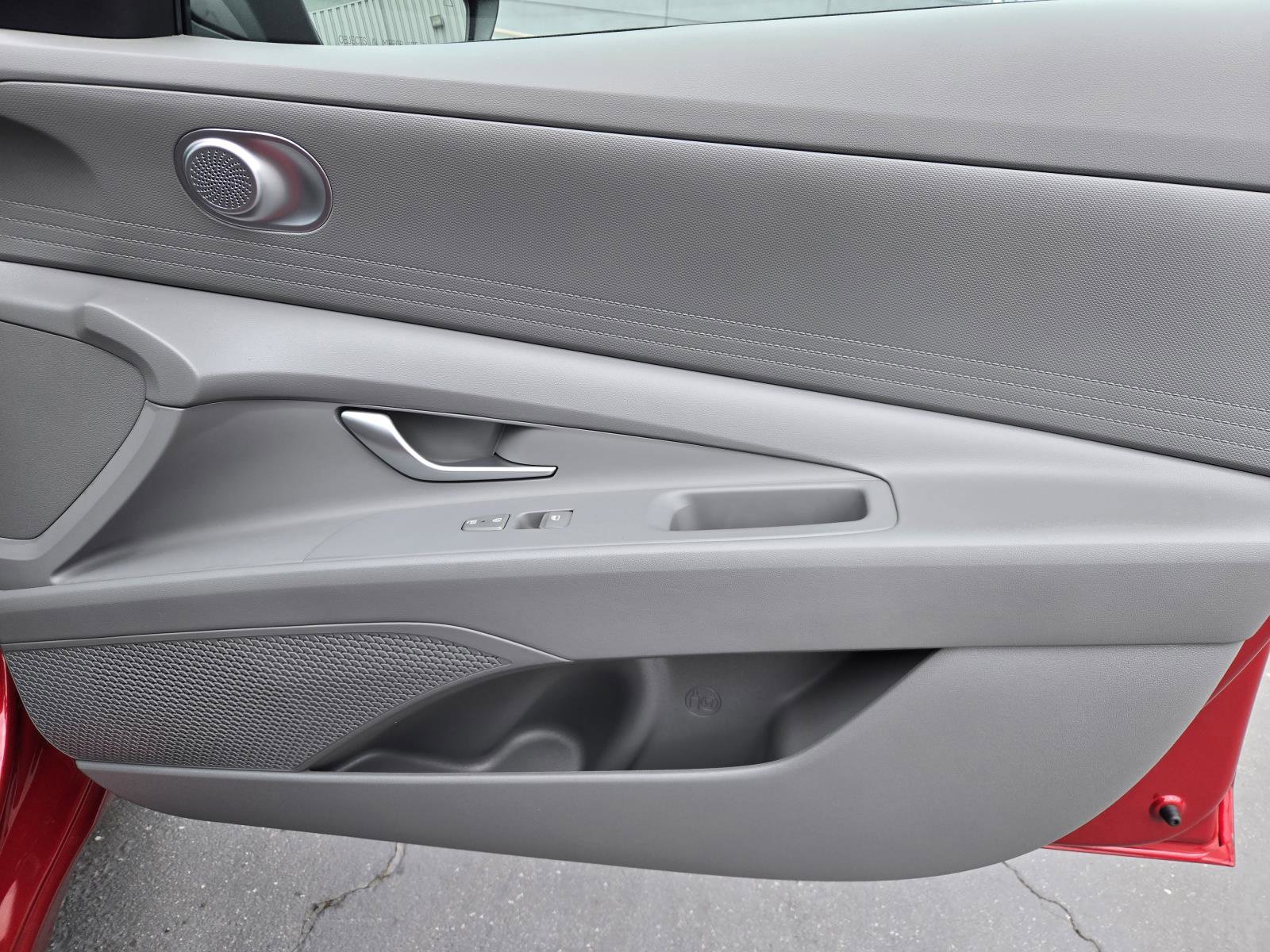 Used 2024 Hyundai Elantra Blue image 33