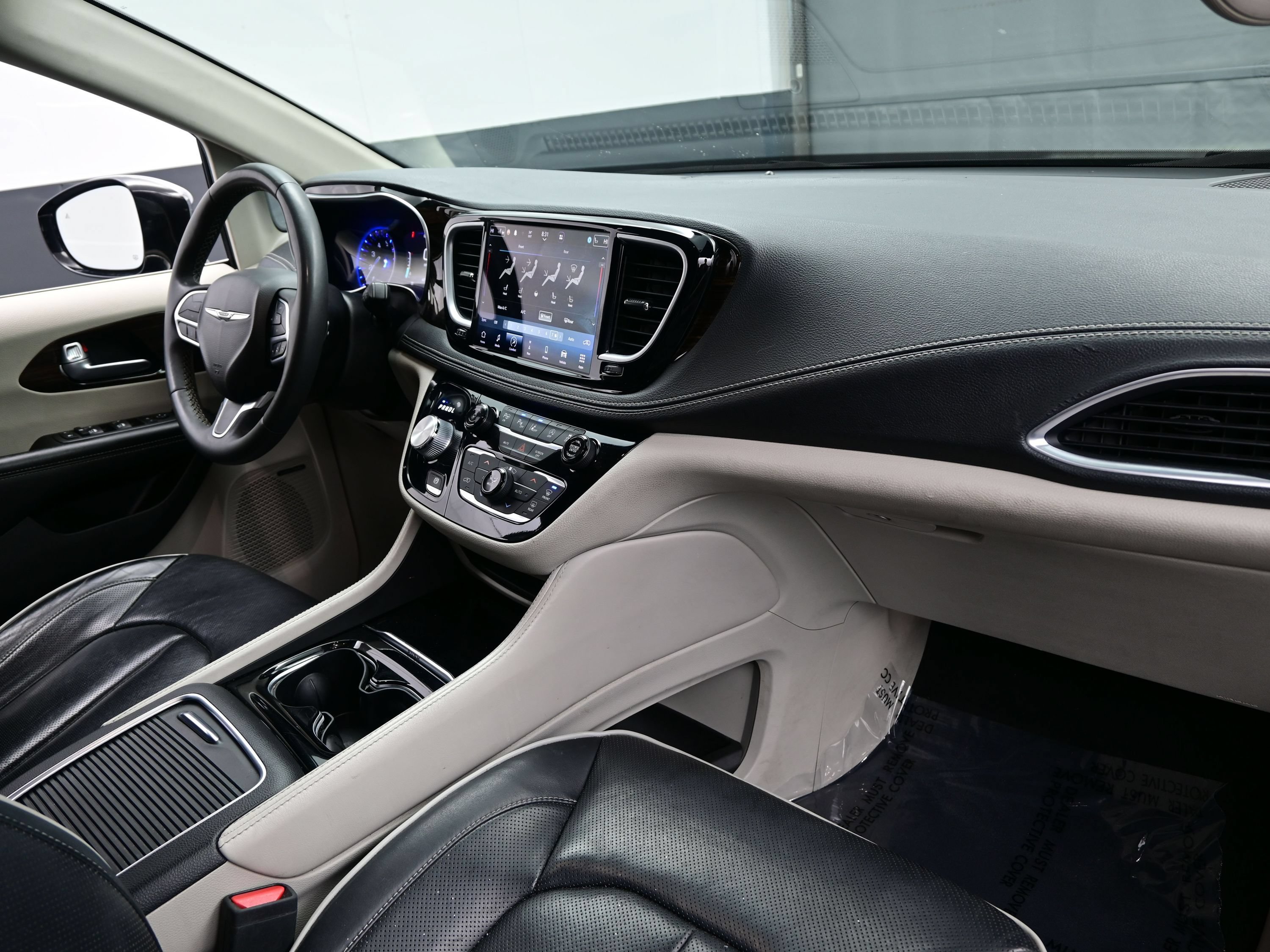 Used 2022 Chrysler Pacifica Limited FWD image 17