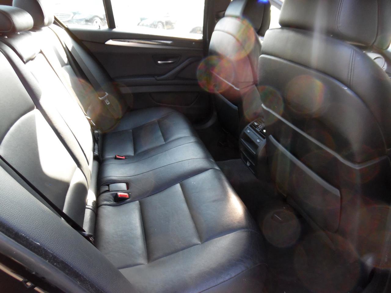 Used 2012 BMW 550i xDrive Sedan image 21