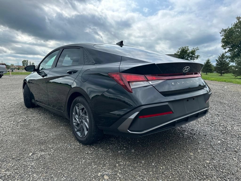 Used 2024 Hyundai Elantra SEL FWD image 6