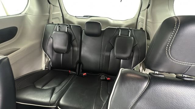 Used 2023 Chrysler Pacifica Limited image 15