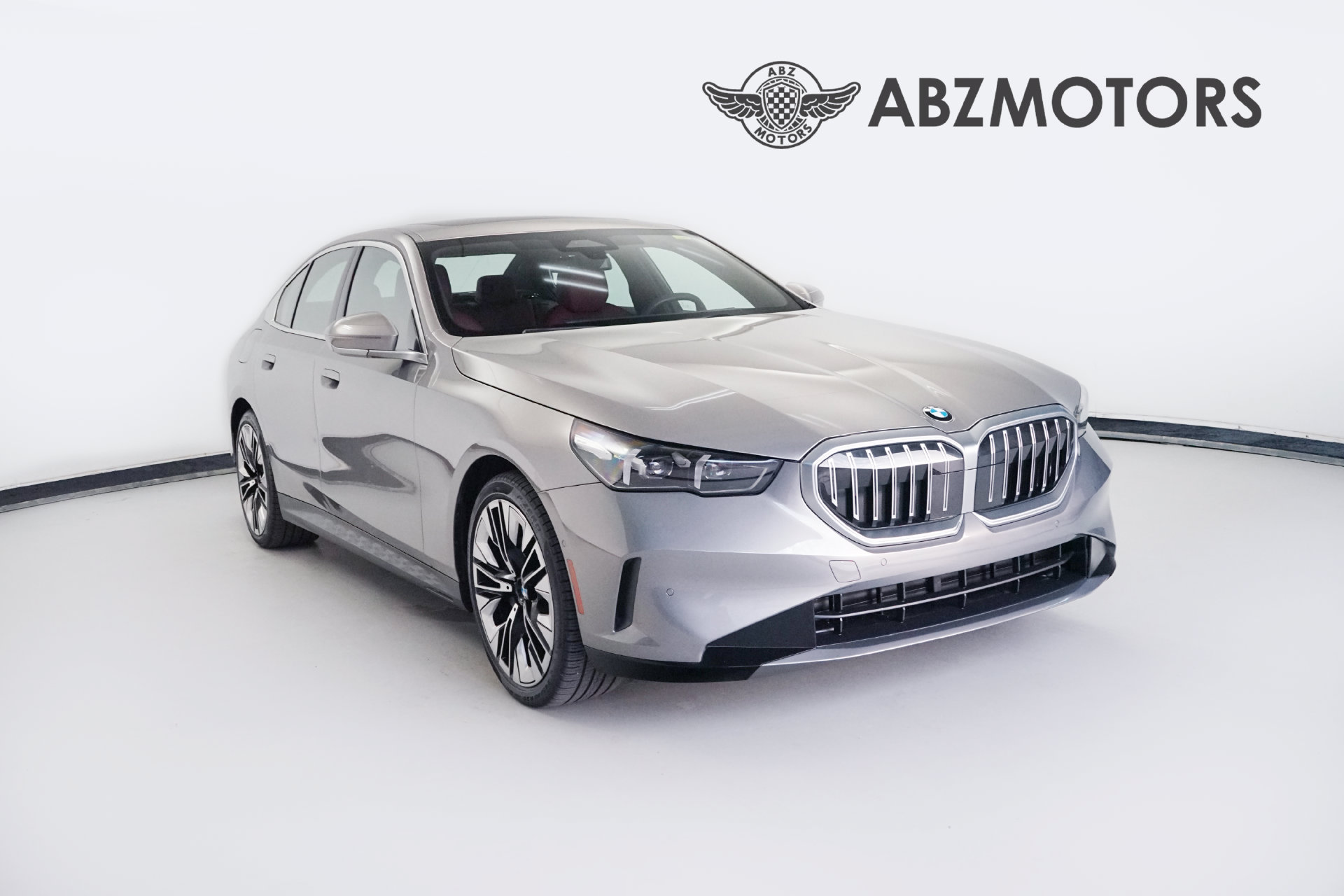 Used 2024 BMW 530i w/ Convenience Package RWD image 1