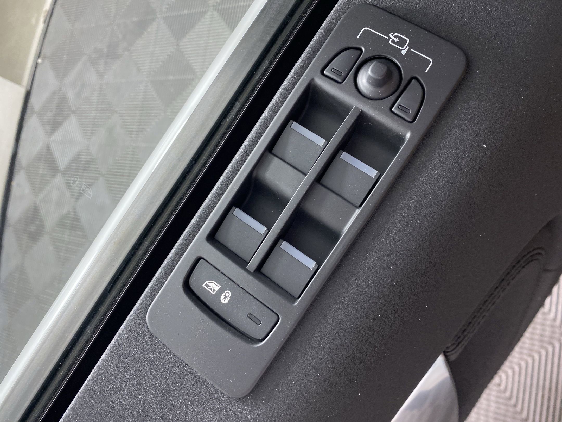 Certified 2025 Land Rover Discovery Sport S image 10