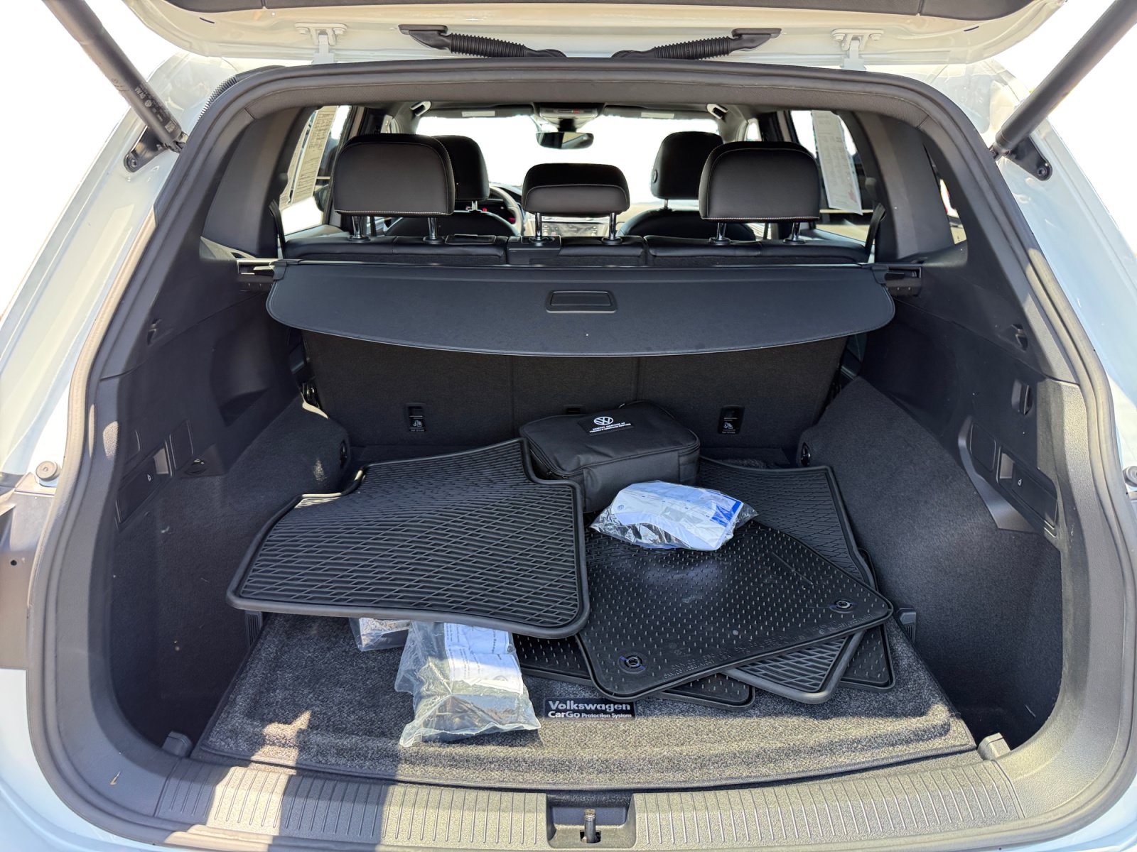 Certified 2022 Volkswagen Tiguan SE R-Line AWD/4WD image 17