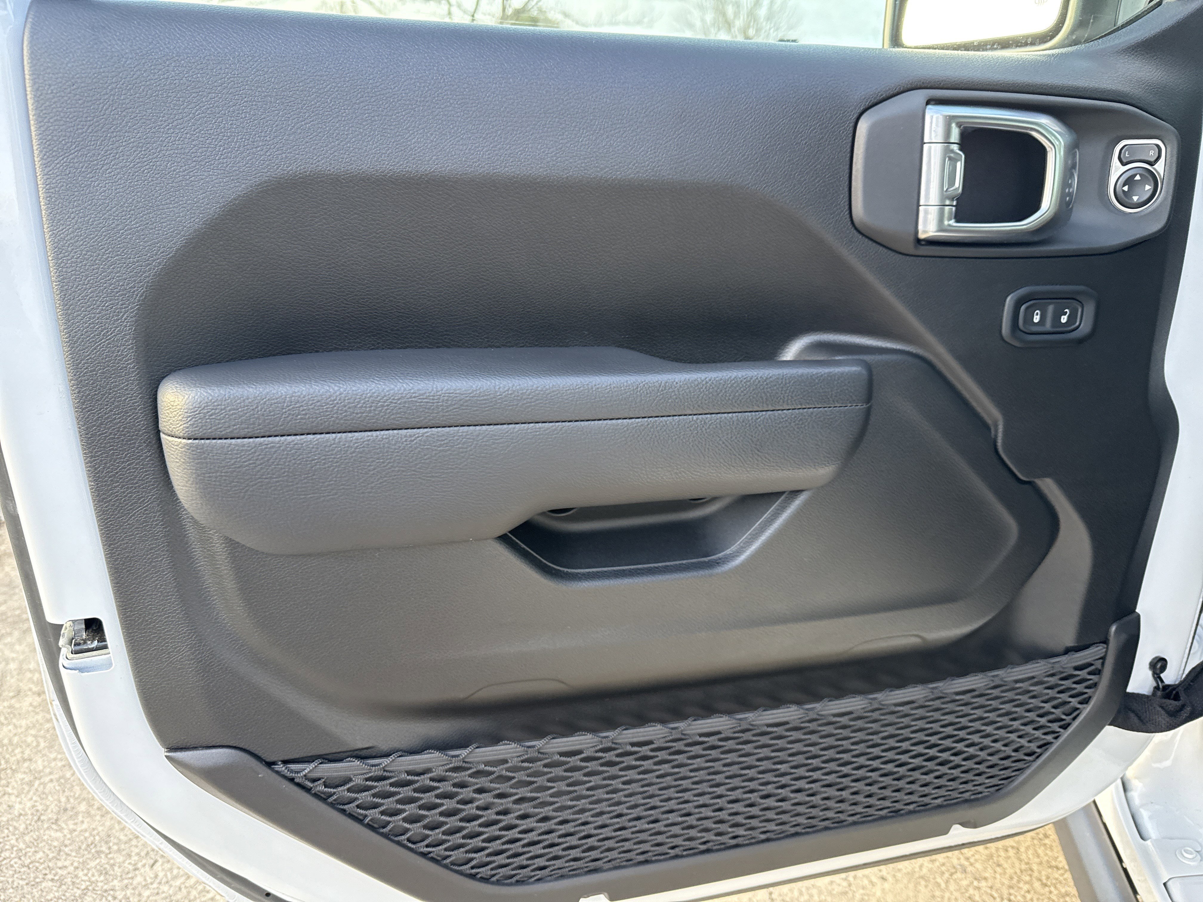 Used 2025 Jeep Wrangler Willys image 10