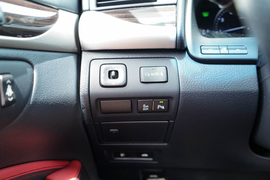 Used 2015 Lexus LS 460 RWD image 32