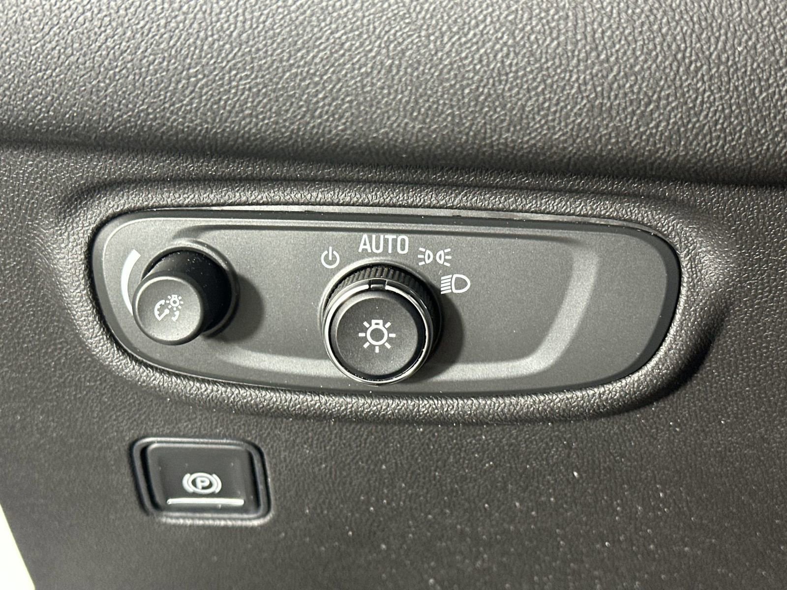 Used 2020 GMC Terrain SLE image 26