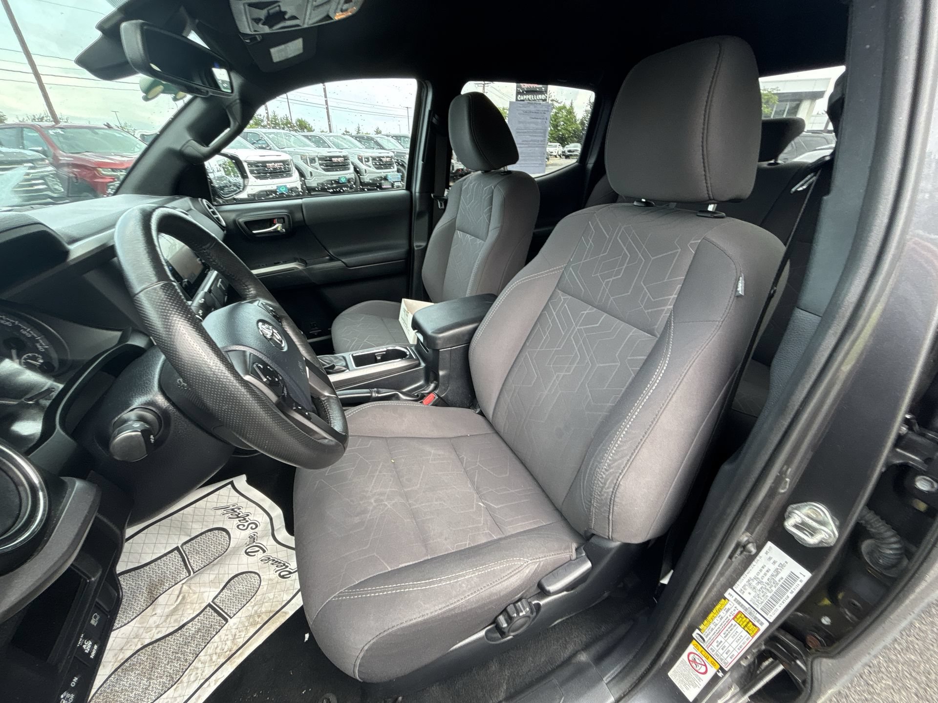 Used 2018 Toyota Tacoma TRD Off-Road AWD/4WD image 19