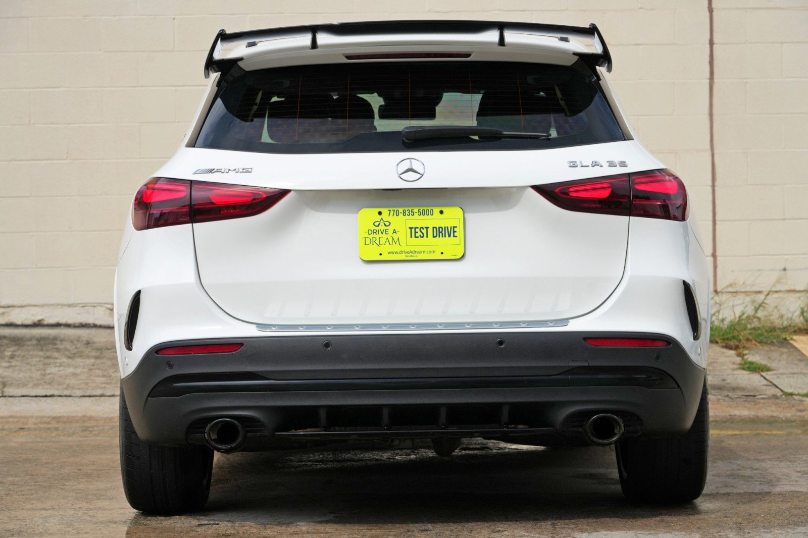 Used 2025 Mercedes-Benz GLA 35 AMG 4MATIC w/ AMG Aerodynamics Package image 11
