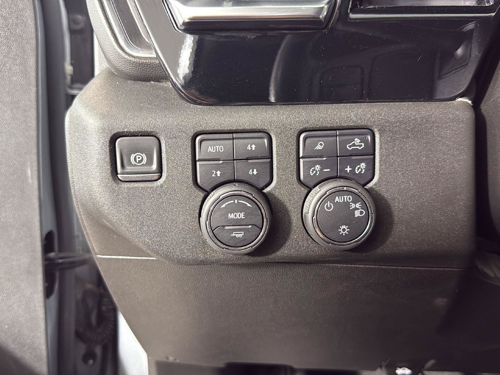 Used 2024 Chevrolet Silverado 1500 LT w/ Z71 Off-Road Package AWD/4WD image 8