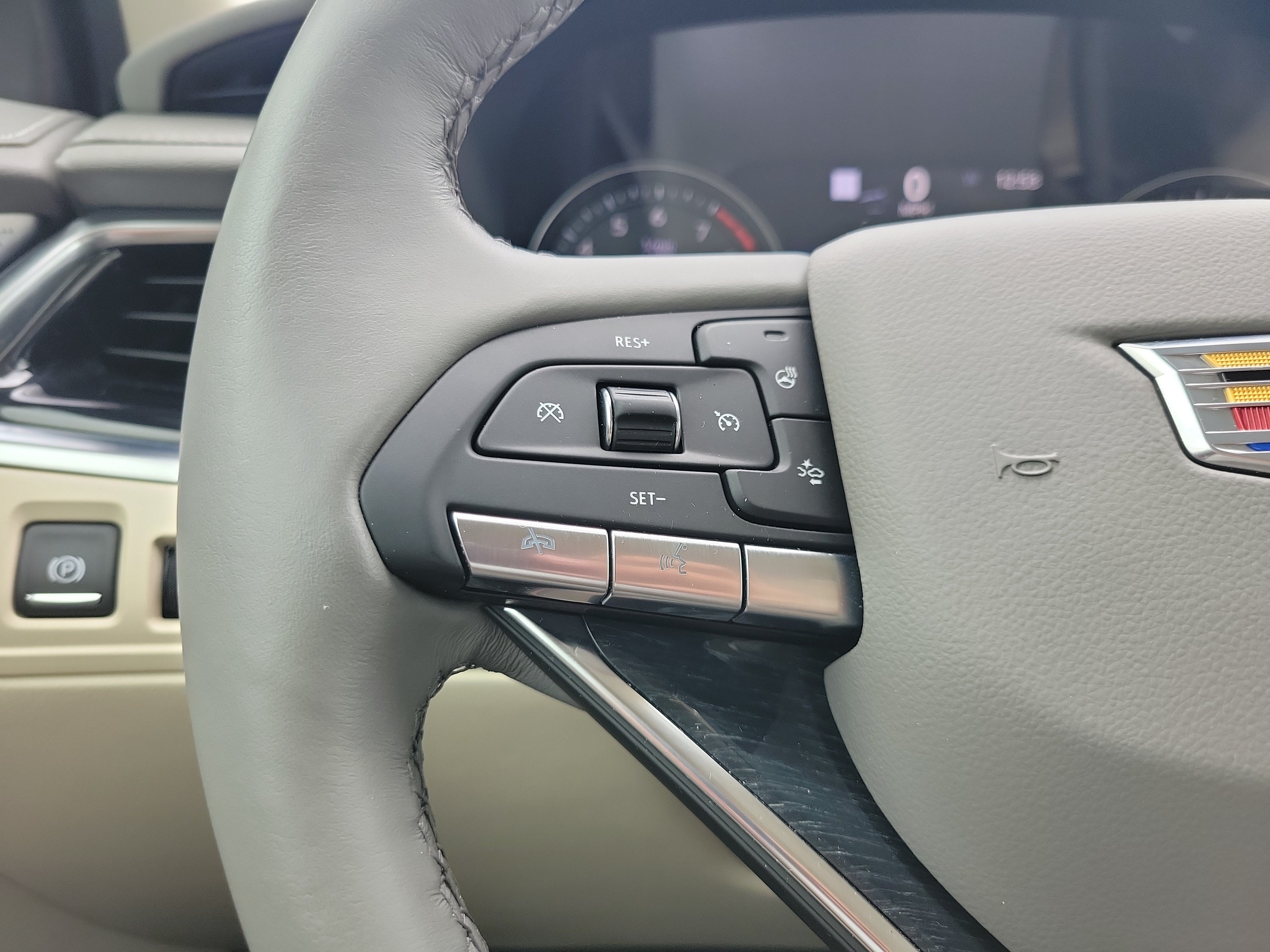 Certified 2024 Cadillac XT6 Premium Luxury w/ Technology Package FWD image 29