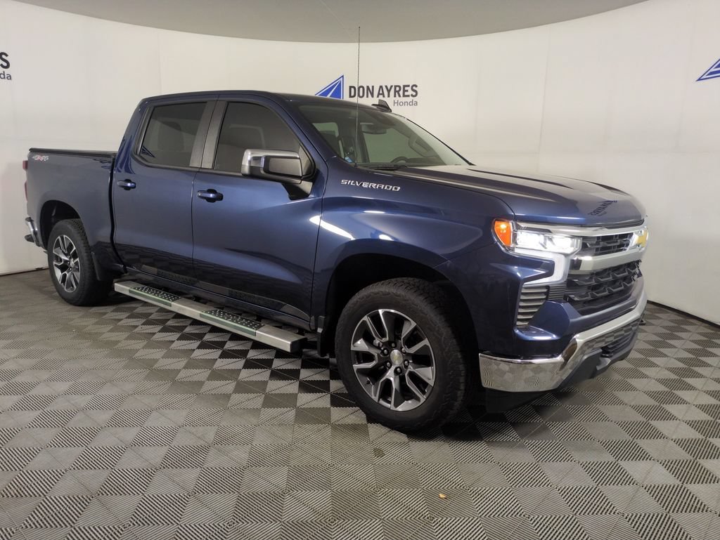 Used 2022 Chevrolet Silverado 1500 LT AWD/4WD image 7