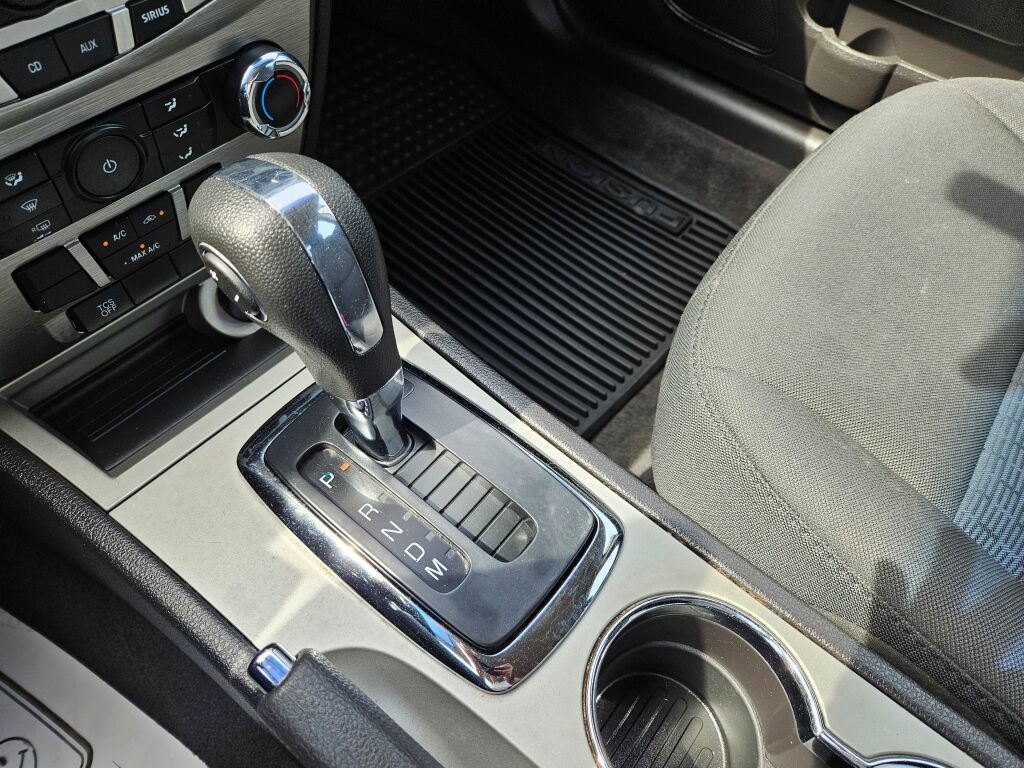 Used 2011 Ford Fusion SE FWD image 24