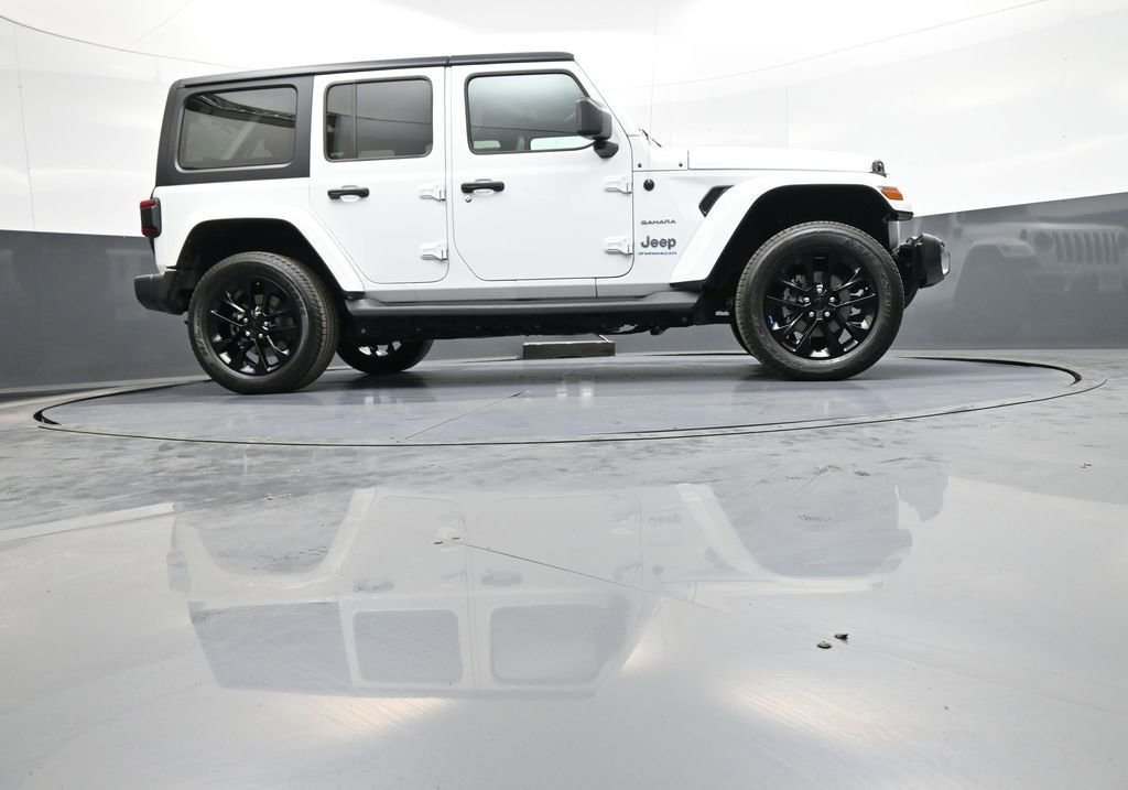 Used 2023 Jeep Wrangler Unlimited Sahara w/ Cold Weather Group image 34