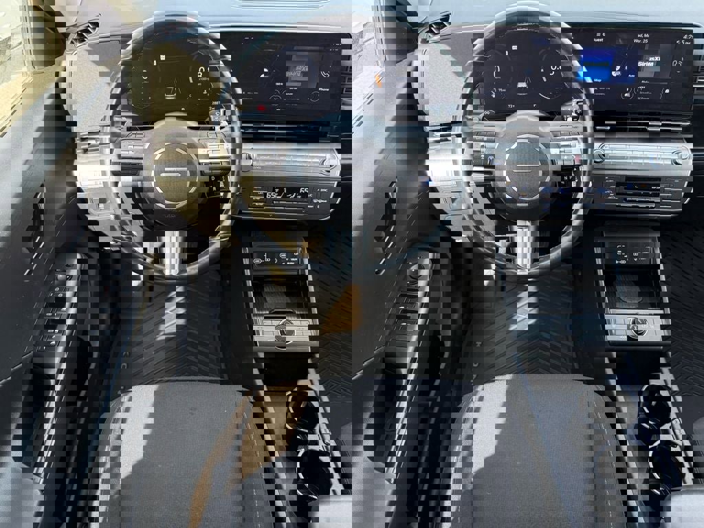 Used 2024 Hyundai Kona SEL w/ Convenience Package image 17