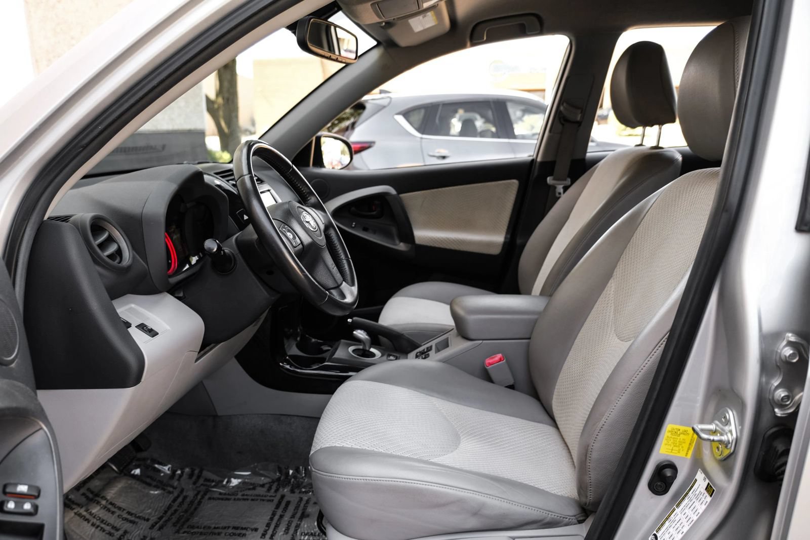 Used 2014 Toyota RAV4 EV FWD image 3
