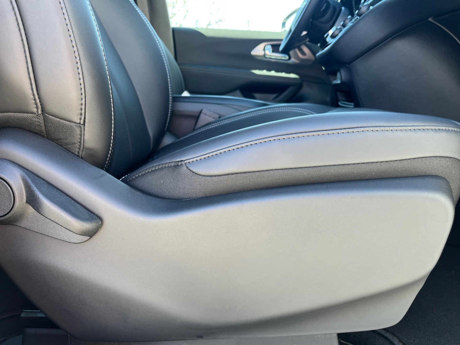 New 2026 Chrysler Pacifica Select image 29