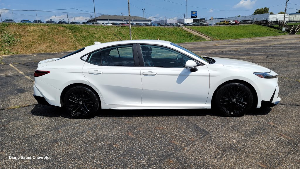 Used 2025 Toyota Camry SE FWD image 14