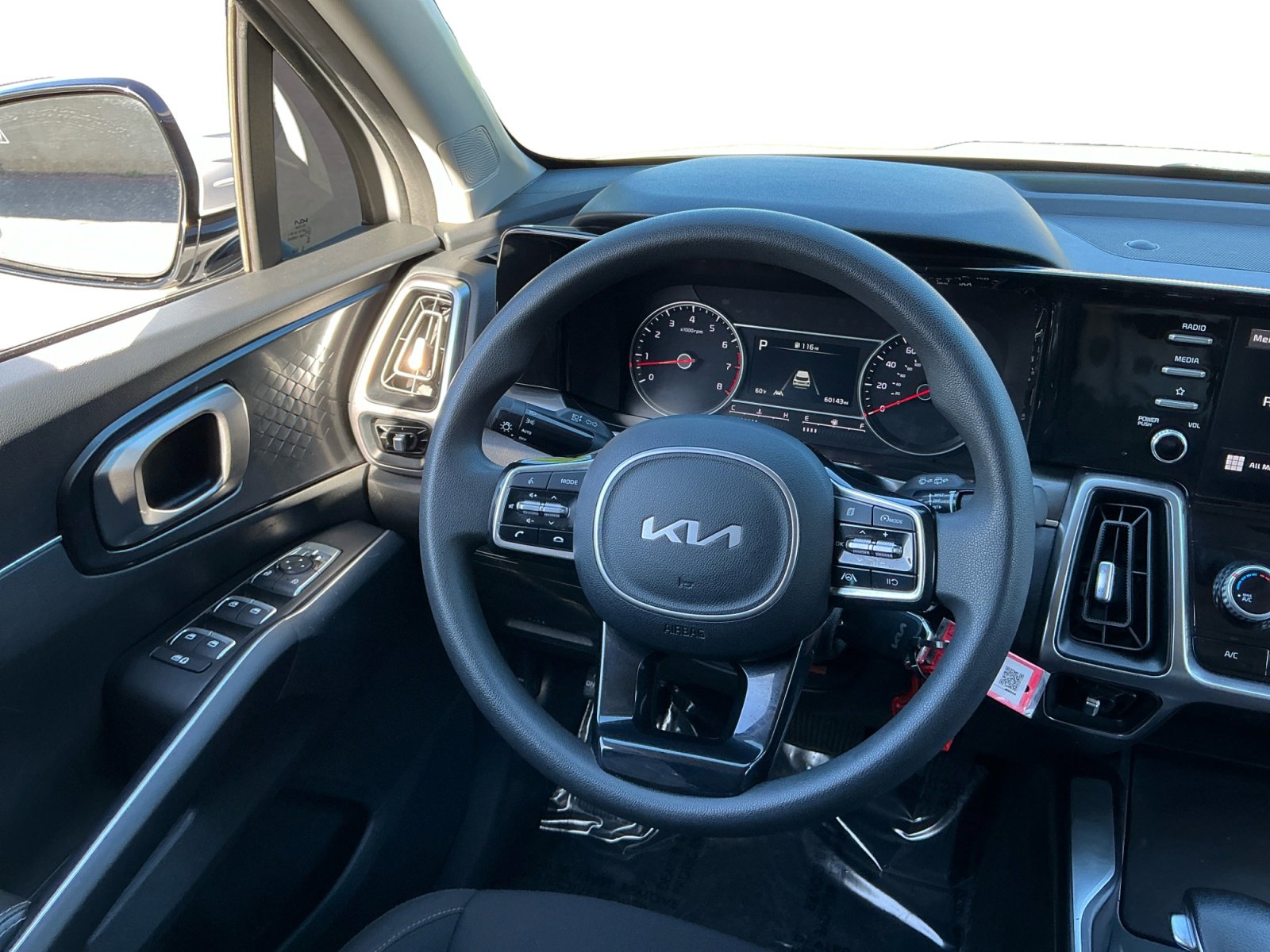 Used 2023 Kia Sorento LX image 11