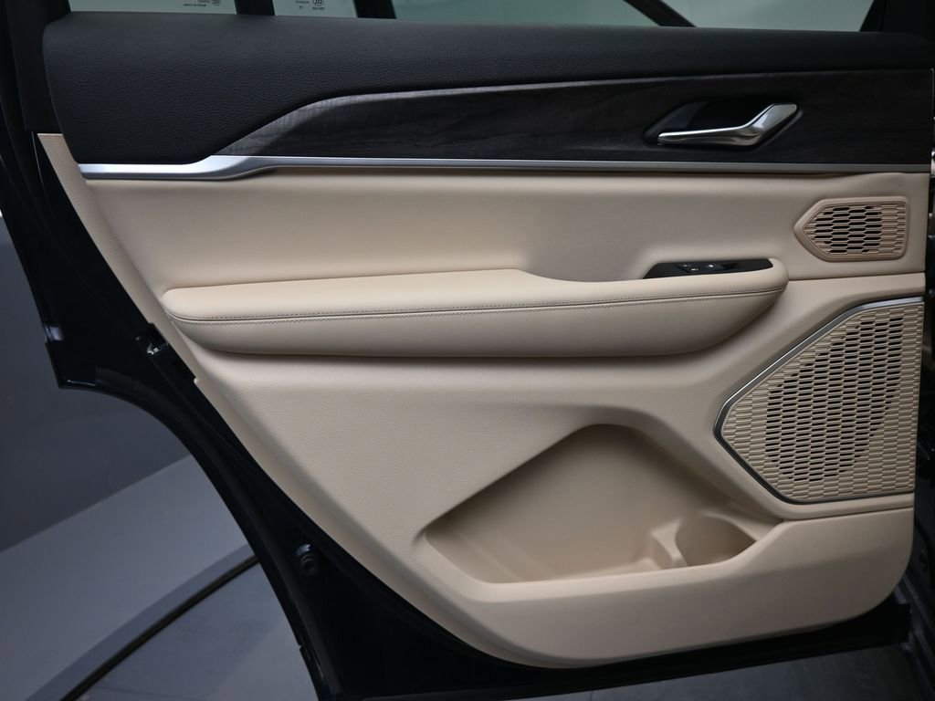 Used 2024 Jeep Grand Cherokee L Limited w/ Trailer Tow Package image 15