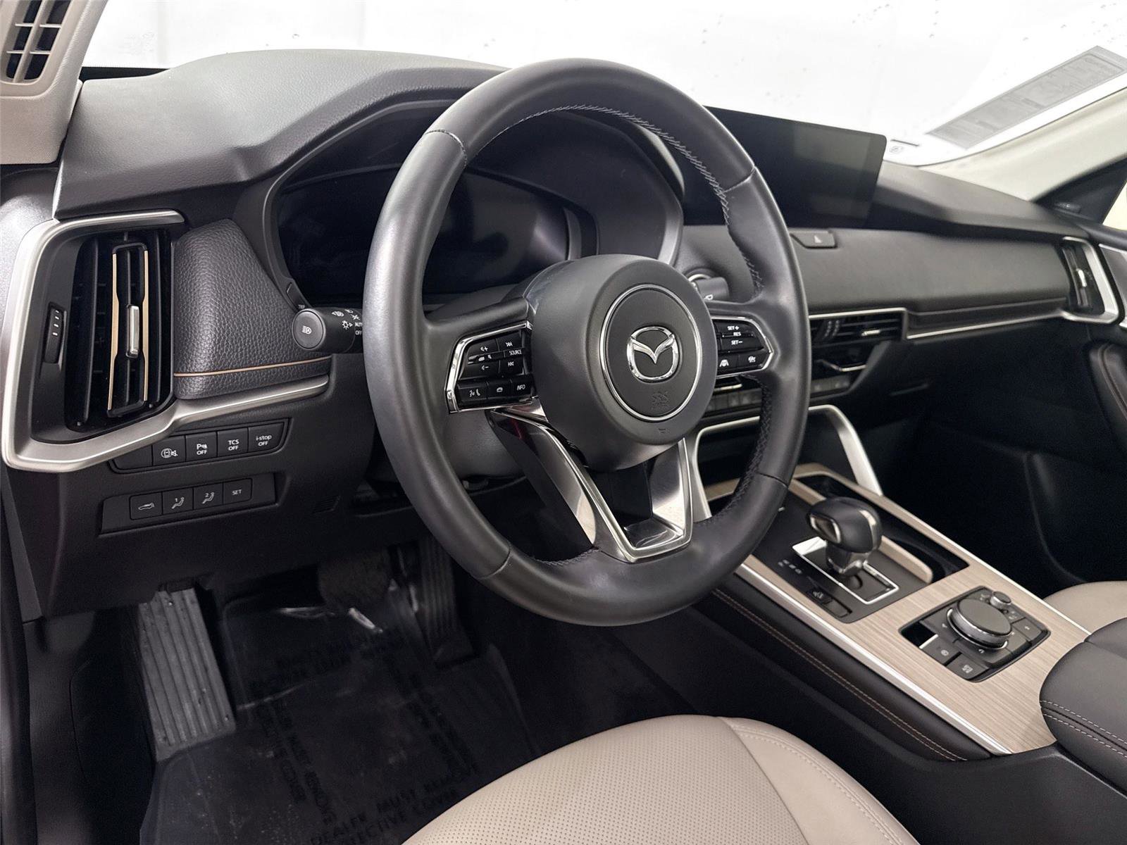 Certified 2025 MAZDA CX-70 3.3 Turbo w/ Premium Package image 4