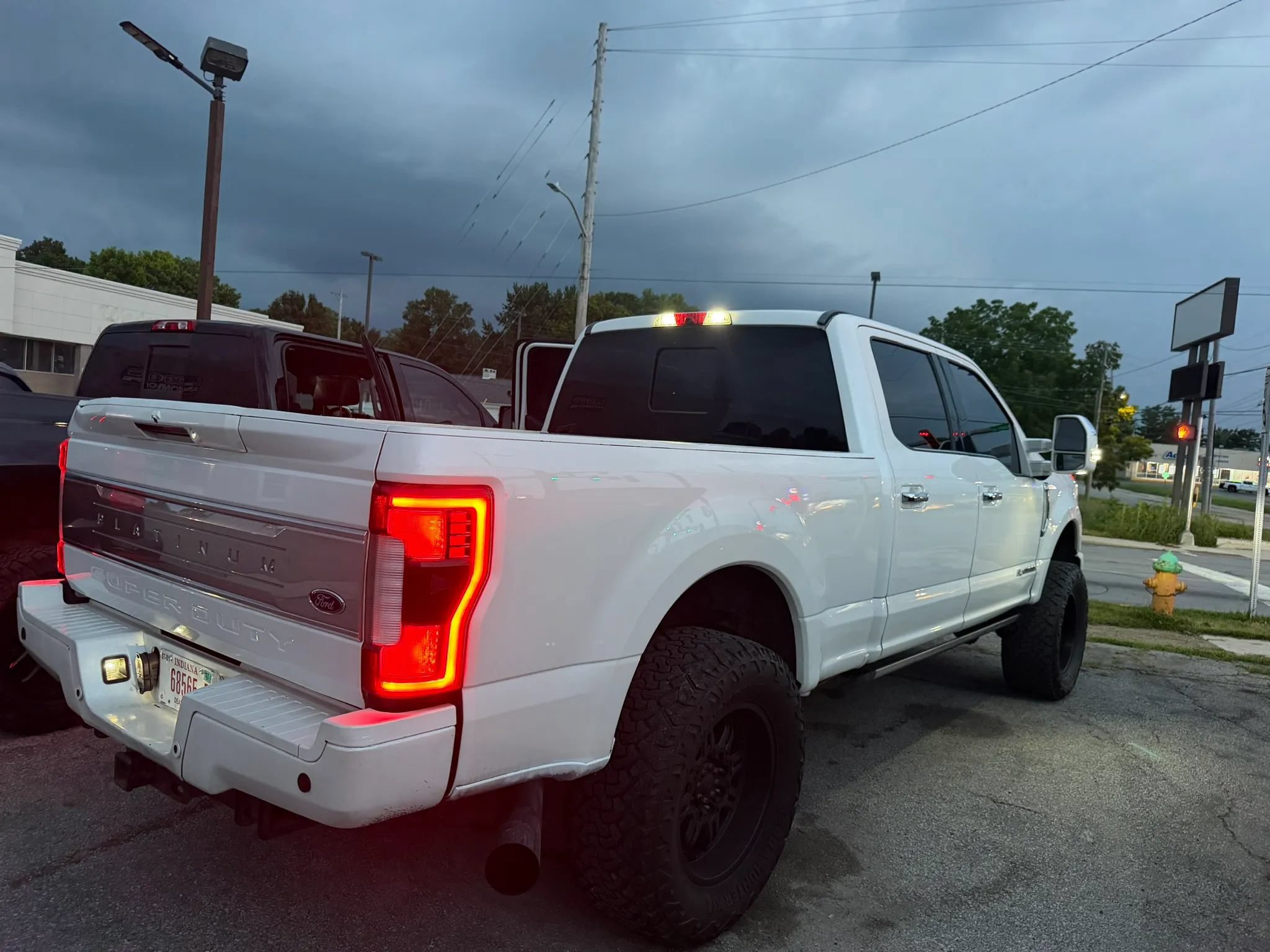 Used 2017 Ford F250 Platinum w/ Platinum Ultimate Package AWD/4WD image 2