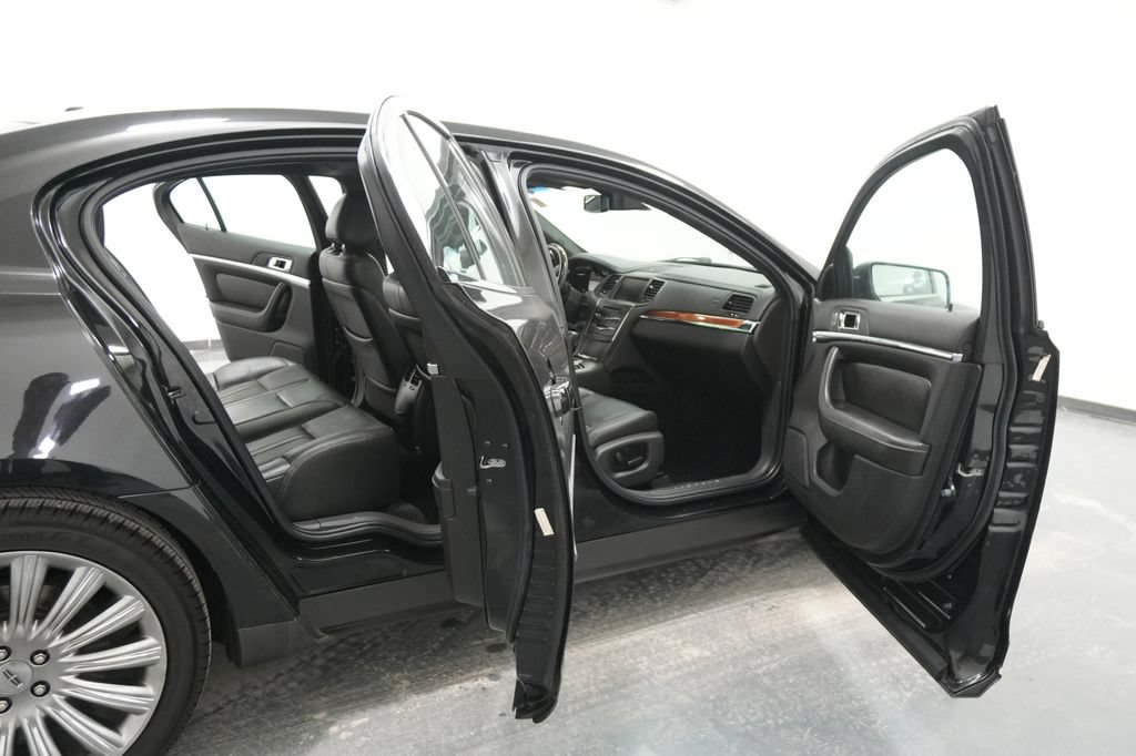 Used 2013 Lincoln MKS AWD image 30