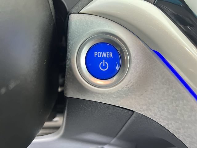 Used 2020 Chevrolet Bolt Premier w/ Infotainment Package FWD image 16