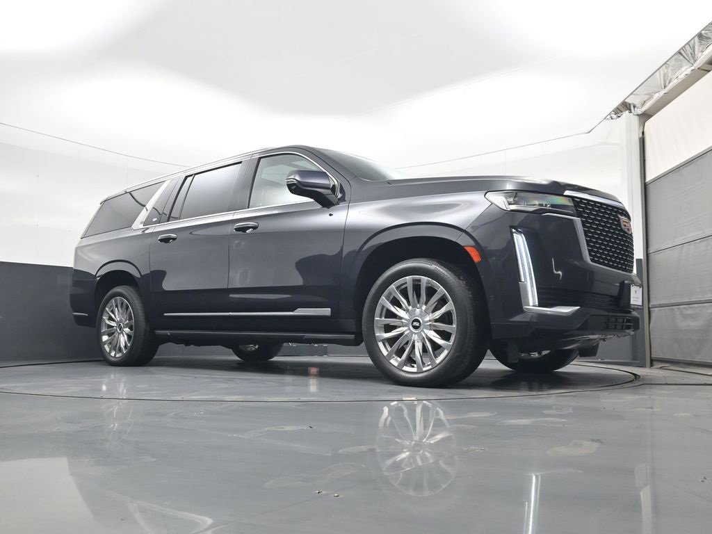 Used 2023 Cadillac Escalade ESV Premium Luxury image 16