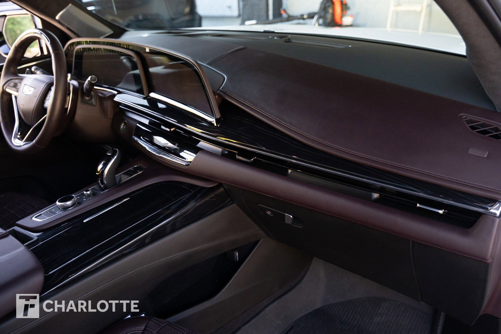 Used 2023 Cadillac Escalade V w/ LPO, ONYX Package image 27