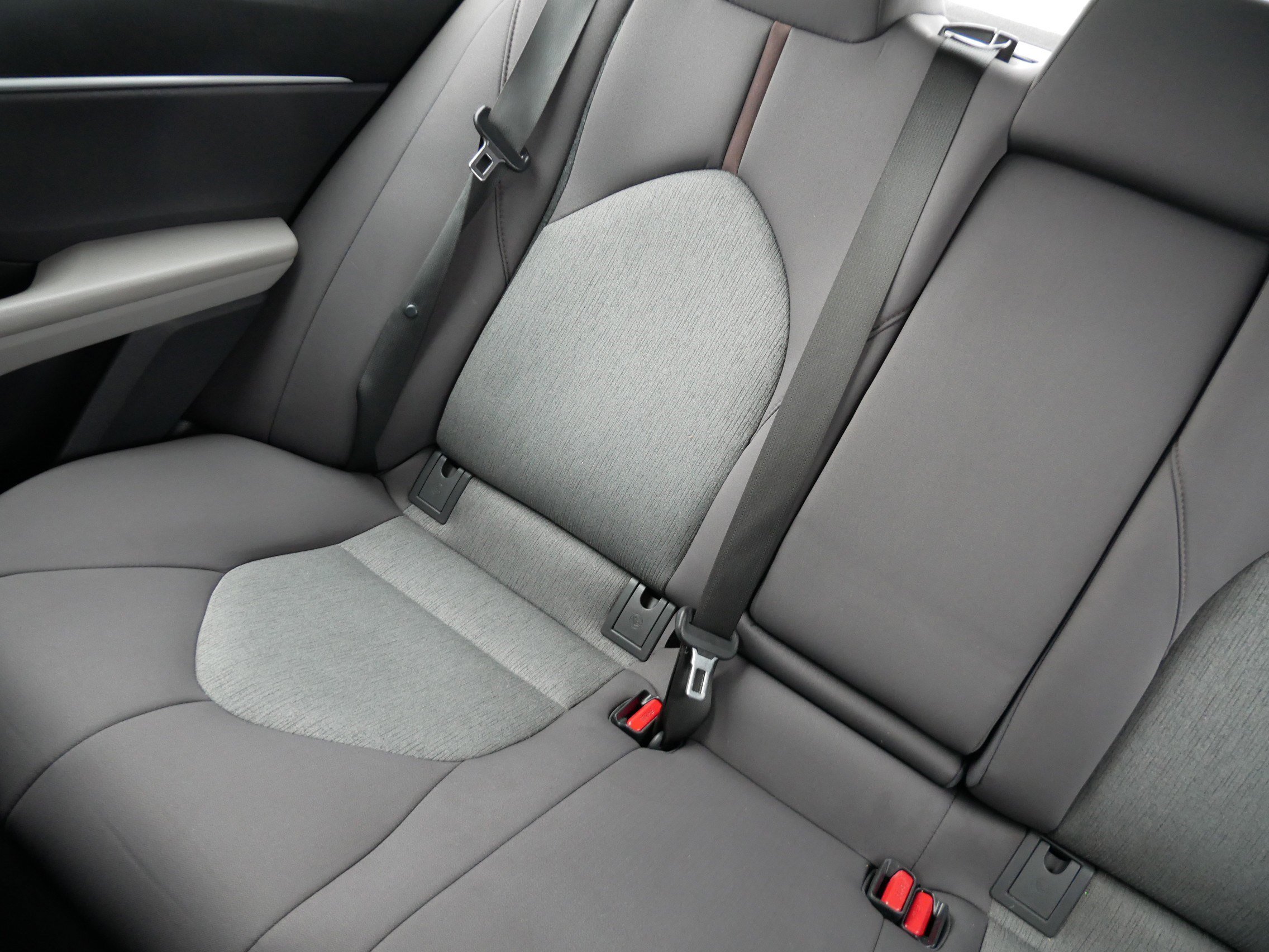 Used 2020 Toyota Camry LE image 12