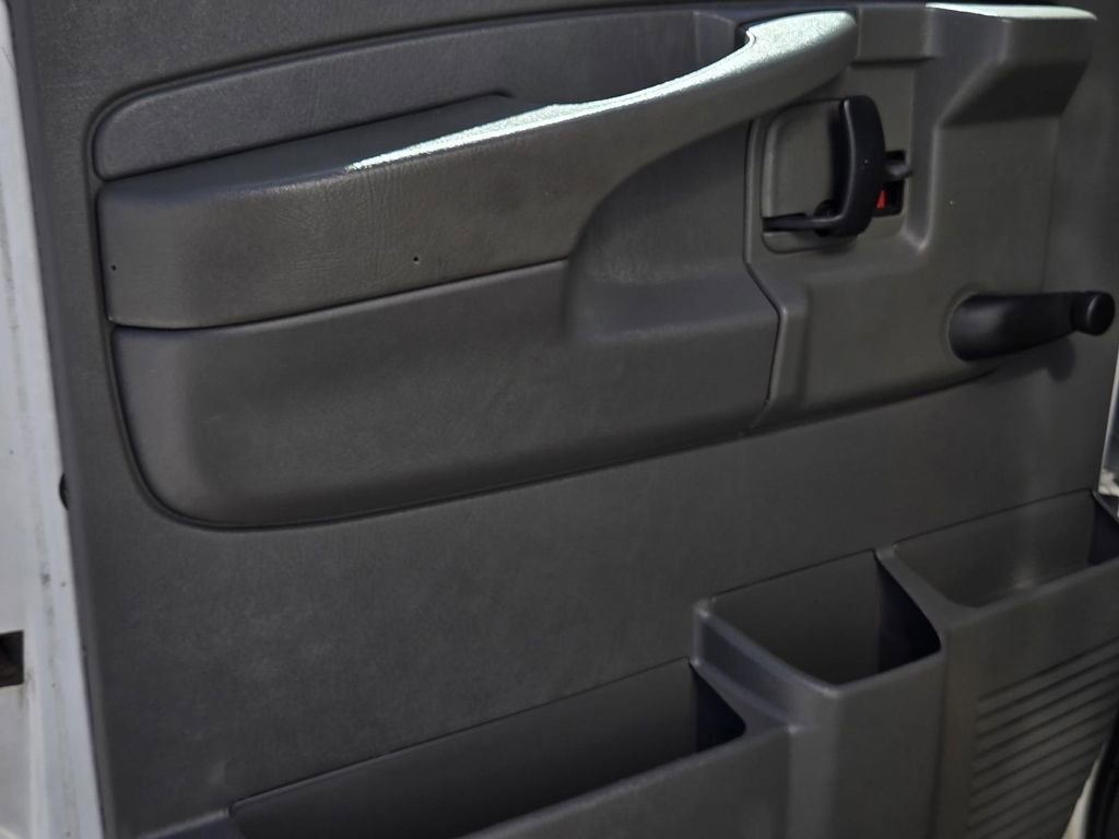 Used 2006 Chevrolet Express 3500 image 17