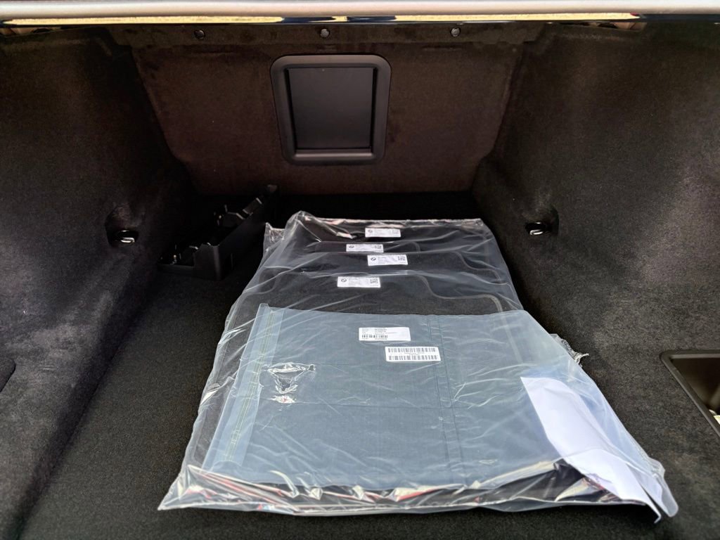 Used 2025 BMW 760i xDrive image 25