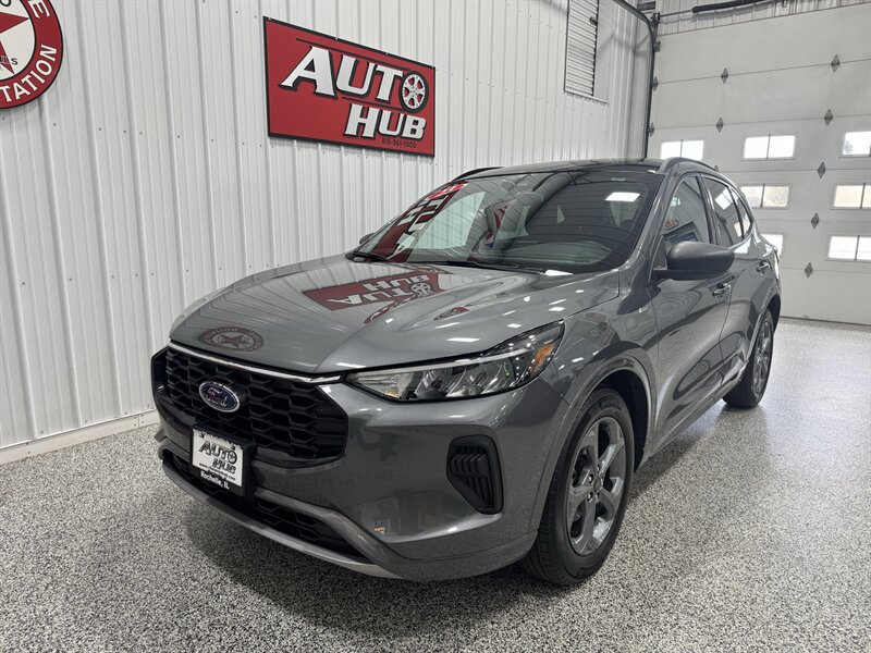 Used 2023 Ford Escape ST-Line w/ Tech Pack #1 FWD image 2